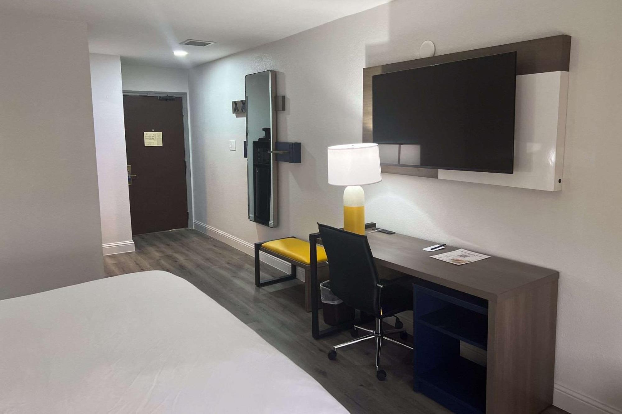 Comfort Inn & Suites Houston West-Katy Bagian luar foto
